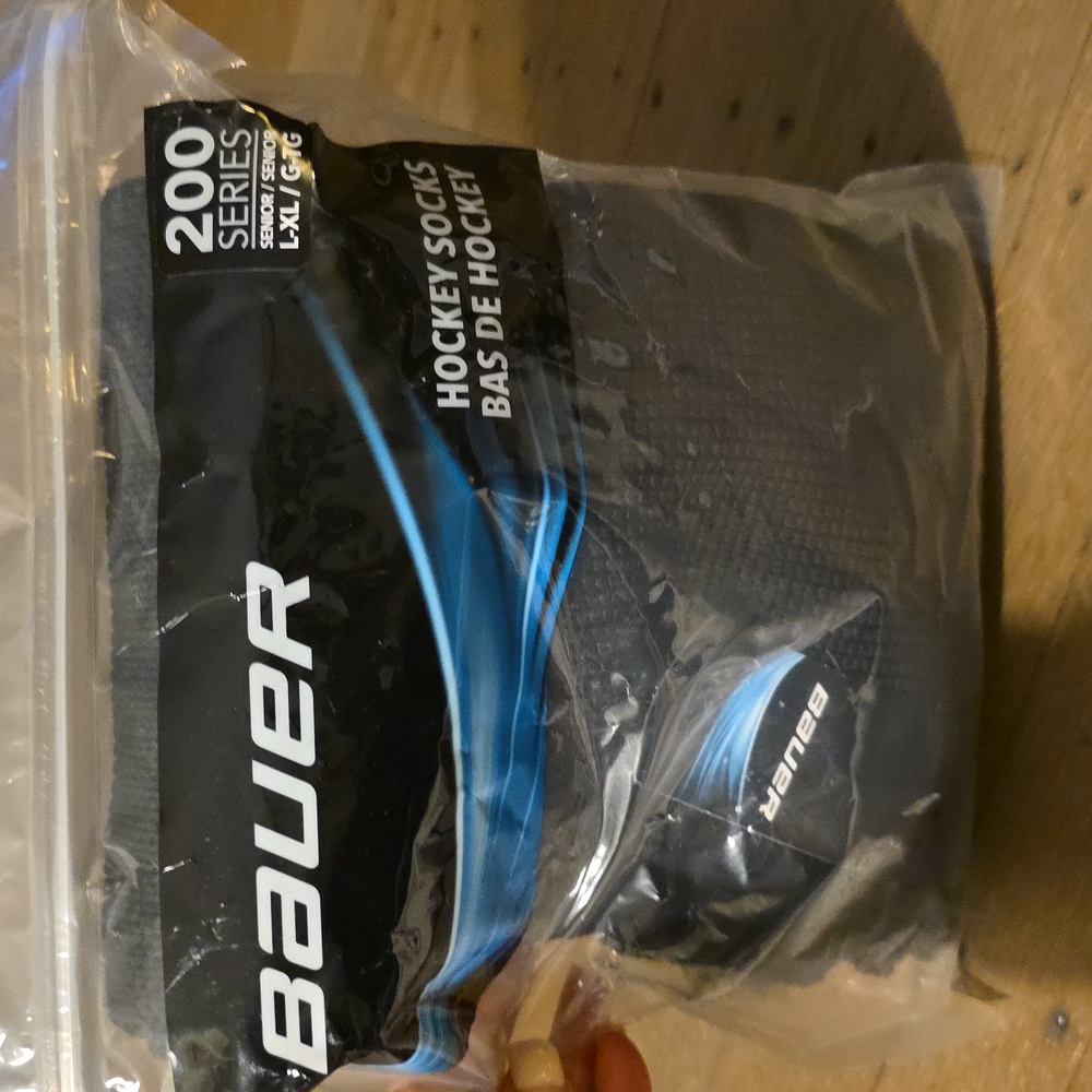 Bauer 200 Series Senior L/XL Black Hockey Socks NEW